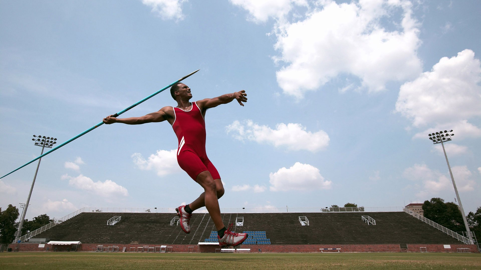 绿茵场与硬木地板的交响，当意甲焦点战遇见雄鹿的一波流艺术