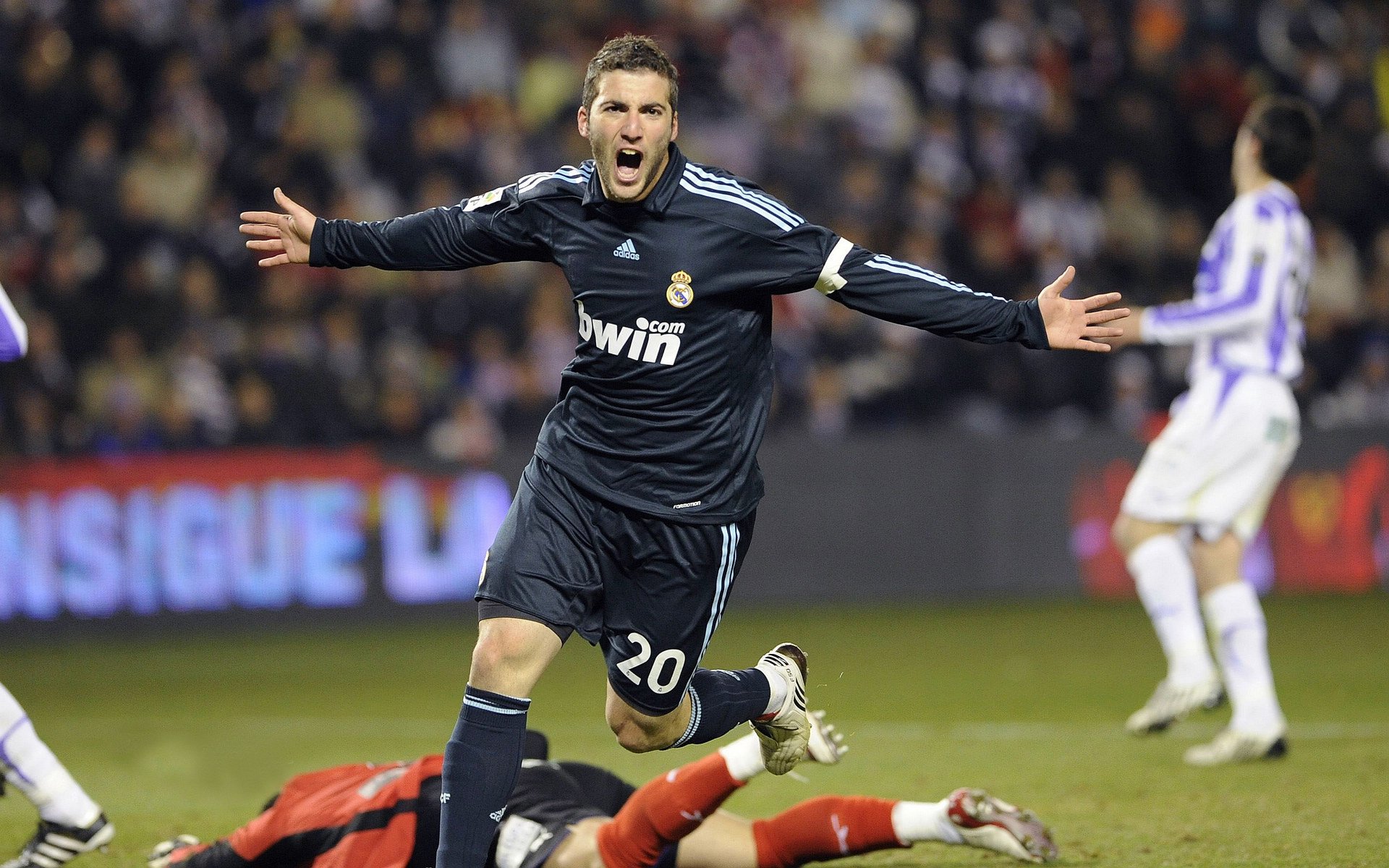 赛道传奇，阿隆索刷新纪录，法拉利绝杀迈凯伦